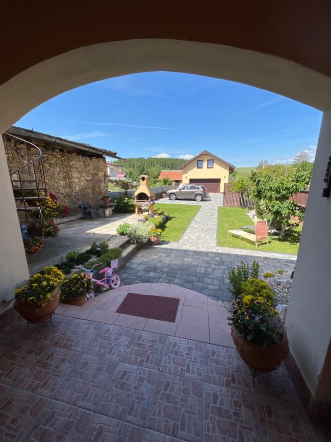 Apartmanovy Dom Magda Vrbov Eksteriør bilde